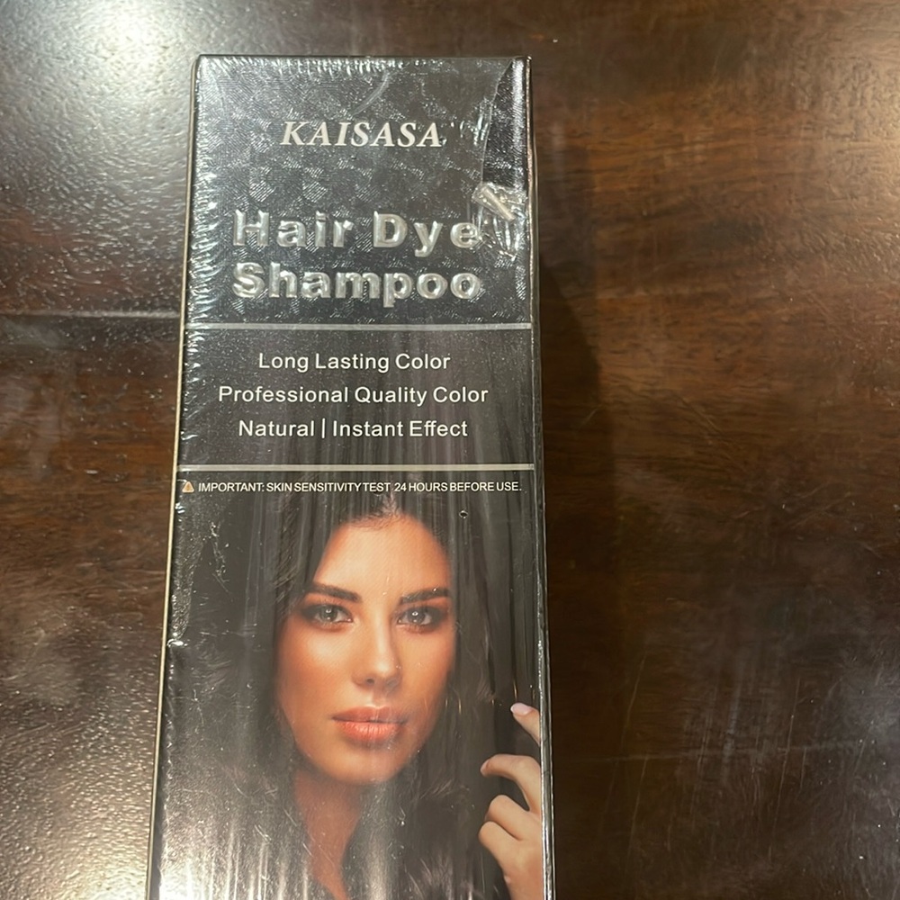 Hair dye shampoo 3 In 1.